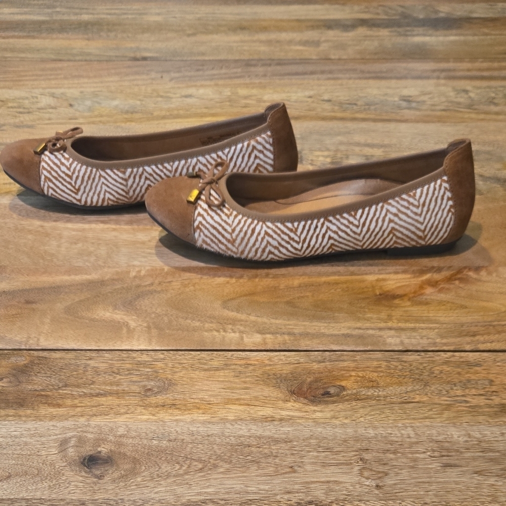 Vionic Minna Brown & White Flats